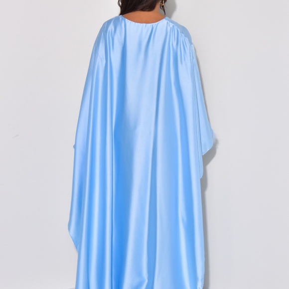 NWT LOOSE ABAYA SATIN CAPE DRESS TO TIE WITH SMALL FEATHERS ON THE SLEEVES - Picture 3 of 4